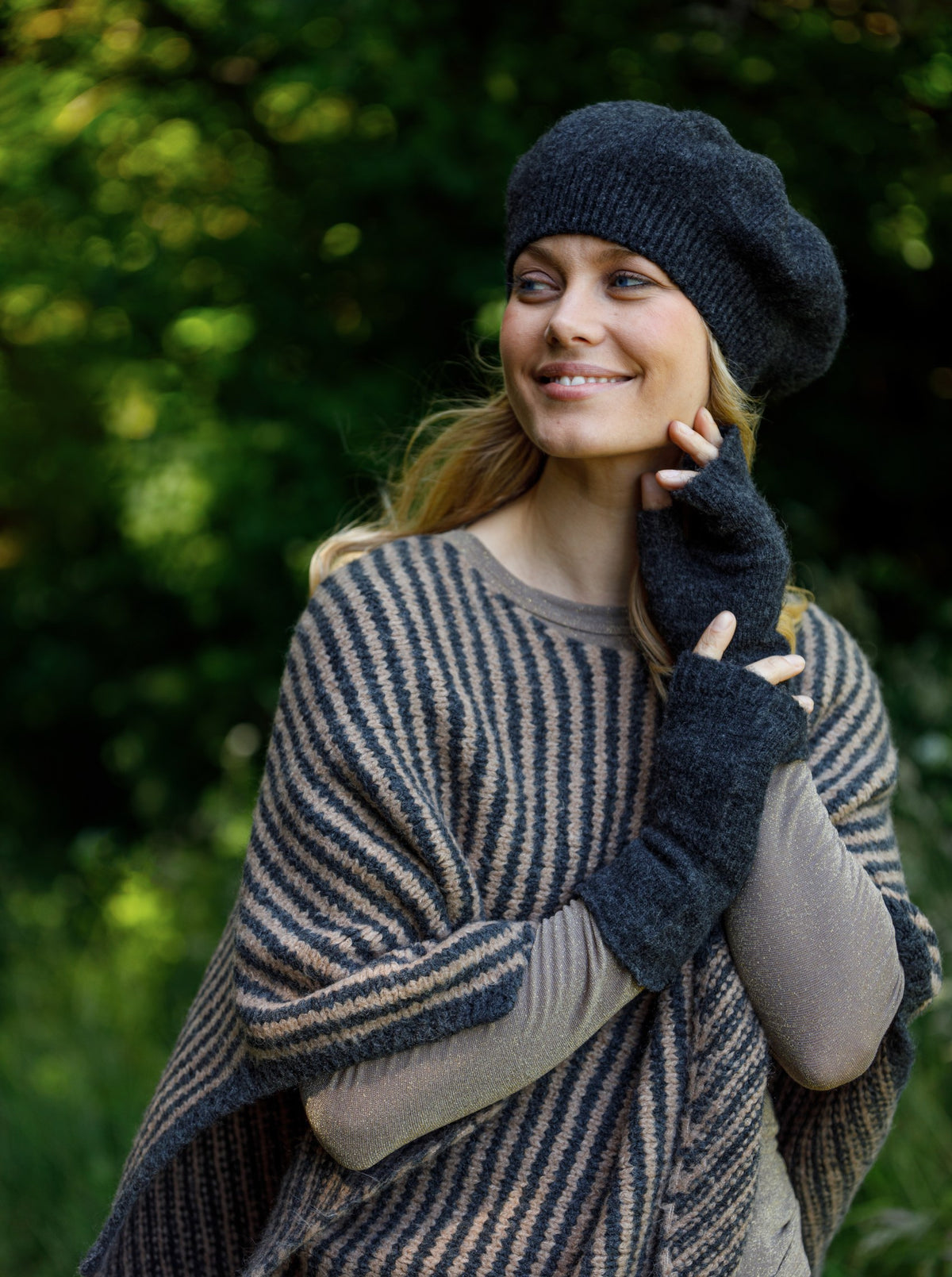 BCDELL short handwarmers - Dk. Grey Melange - Black Colour