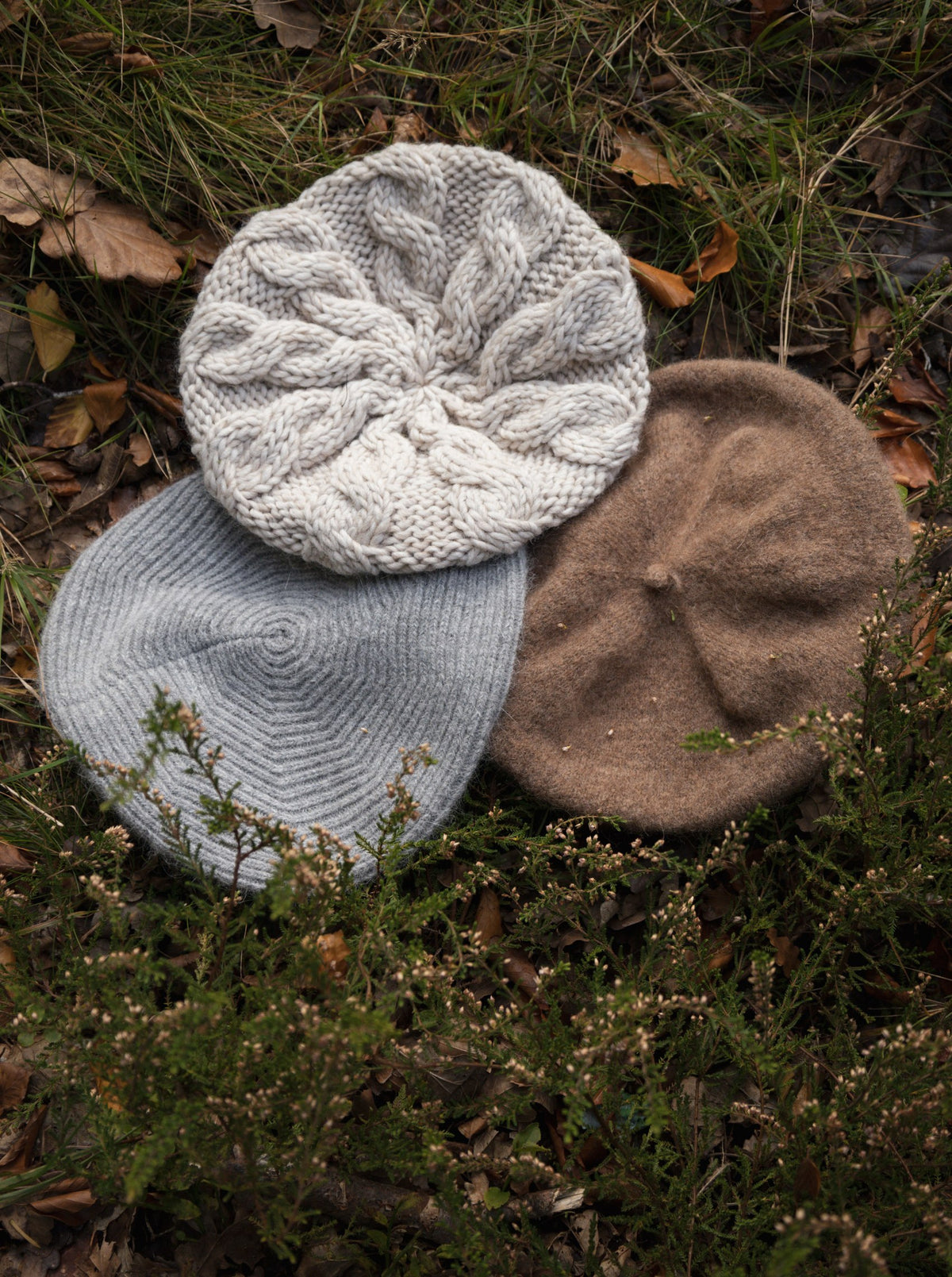 BCAMY knitted baret hat - Grey - Black Colour