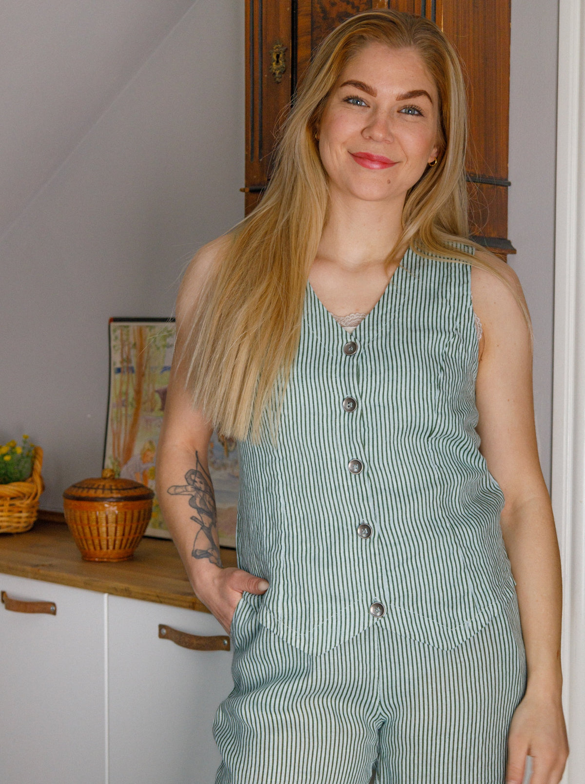 BCMELINA vest - Safari Green - Black Colour